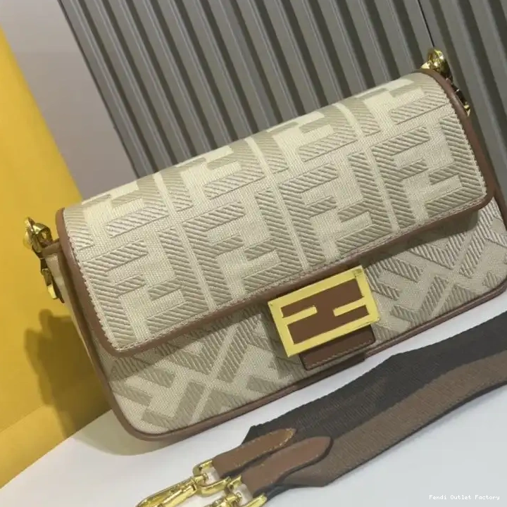 Vintage HOT Motif Bag Beige Canvas Fendi Baguette FF Medium In 0702